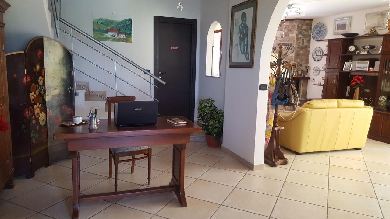 B&B La Taverna Degli Angeli Vezzi Portio Eksteriør billede