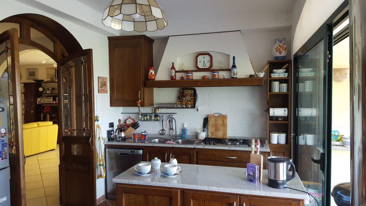 B&B La Taverna Degli Angeli Vezzi Portio Eksteriør billede